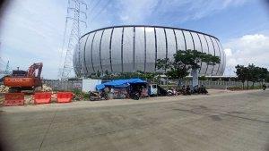 Tenda-tempat-warga-bertahan-di-depan-gerbang-Kampung-Susun-Bayam.jpg