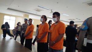 Tiga-orang-tersangka-kasus-bbm-campur-air-SPBU-Bekasi.jpg