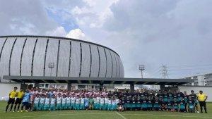 Tim-sepak-bola-remaja-OSSC-pertandingan-Jakarta-International-Stadium.jpg