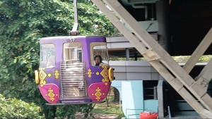 Wahana-kereta-gantung-Taman-Mini-Indonesia-Indah.jpg