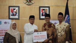 Wakil-Wali-Kota-Tangsel-Pilar-Saga-Ichsan-terima-1000-paket-sembako.jpg