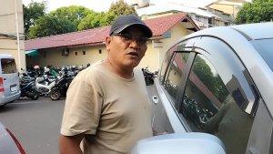 Warga-bernama-Lio-saat-diwawancarai-soal-pembatasan-usia-kendaraan-di-Jakarta.jpg