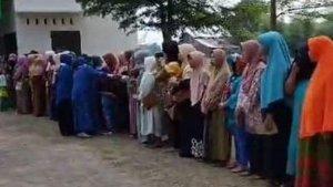 Warga-satu-desa-di-Jombang-umrah.jpg
