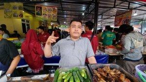Yuda-salah-satu-pedagang-takjil-di-Pasar-Benhil-Jakarta-Pusat.jpg