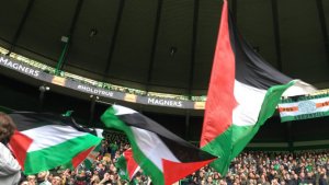 bendera-palestina-berkibar-di-celtic-park_20180815_062013.jpg
