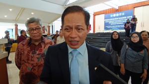 hanif-terbang-ke-bali.jpg