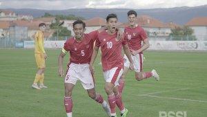 jack-brown-melakukan-selebrasi-bersama-rizky-ridho-dan-elkan-baggott.jpg
