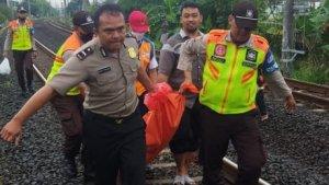 korban-tewas-ditabrak-kereta.jpg