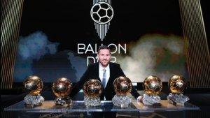 lionel-messi-berpose-dengan-6-trofi-ballon-dor-yang-diraihnya.jpg