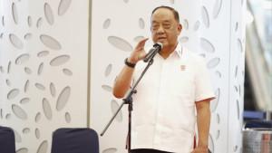 marciano-berdiri-baju-putih.jpg