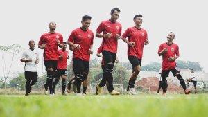 para-pemain-persija-jakarta-menjalani-tes-fisik-di-nirwana-park-depok.jpg