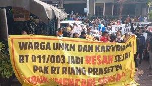 pegawai-ruko-serobot-saluran-air-dan-badan-jalan-pluit-demo-riang-prasetya.jpg