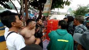 pelaku-begal-diamankan-warga-di-jalan-raya-bogor-ciracas-jakarta-timur.jpg