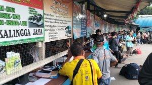 penumpang-memadati-terminal-lebak-bulus-saat-puncak-arus-mudik-lebaran.jpg