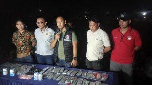 ribuan-pil-eximer-dan-Tramadol-hasil-penggerebekan-toko-obat-di-Cikarang-Utara-Bekasi.jpg