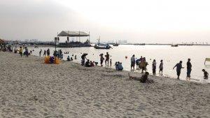 suasana-di-pantai-kawasan-ancol-taman-impian-minggu-1472019-sore.jpg