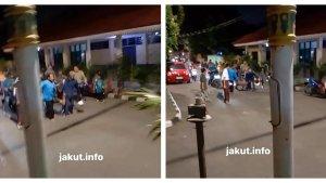 warga-menggotong-dan-mengarak-pelaku-jambret-di-Cilincing-Jakarta-Utara-Rabu.jpg