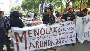 warga-rusun-marunda-demo-minta-bantuan-presiden-jokowi-selesaikan-masalah-pencemaran-batu-baru.jpg