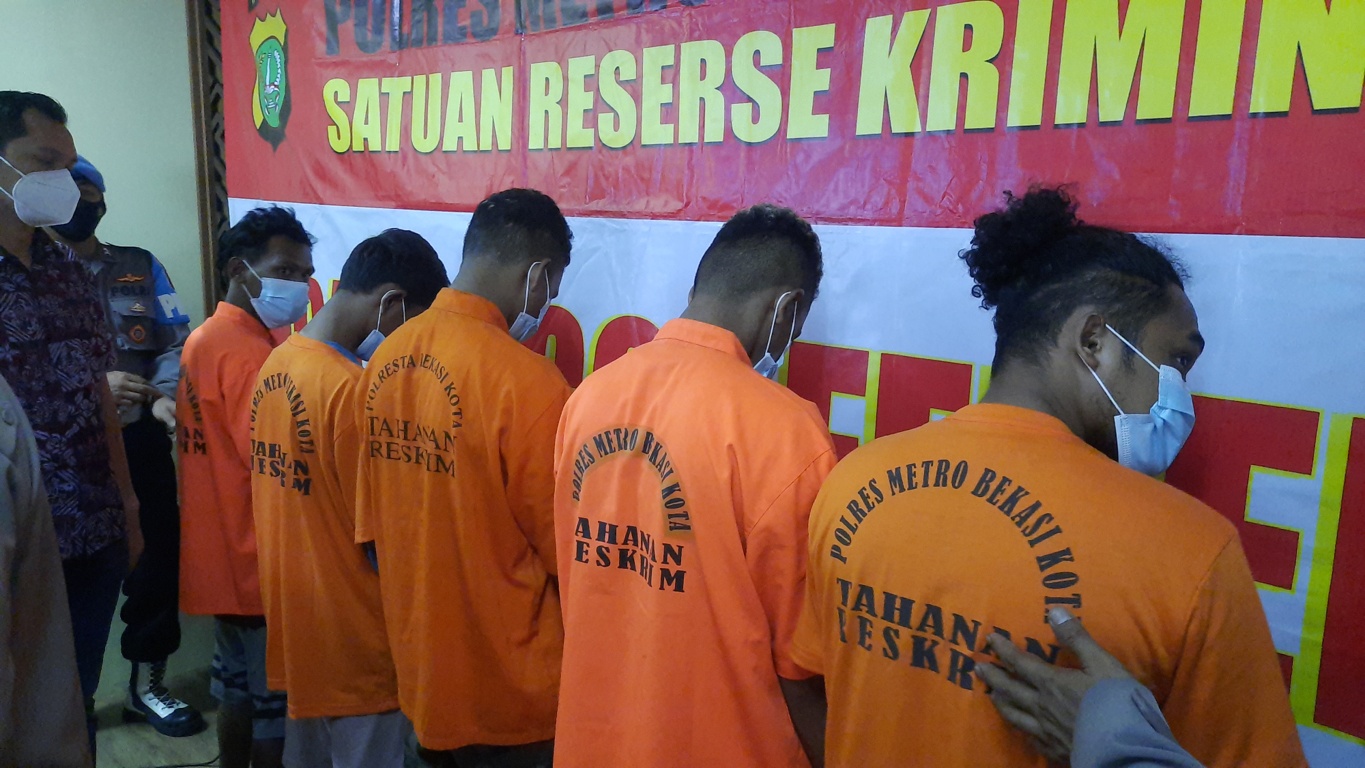 5-tersangka-penganiayaan.jpg
