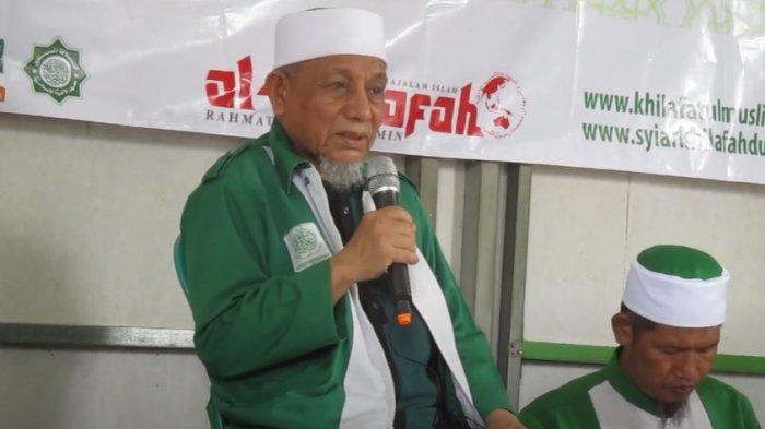 Abdul-Qadir-Hasan-Baraja-pemimpin-Khilafatul-Muslimin-yang-ditangkap-polisi-Selasa-762022.jpg
