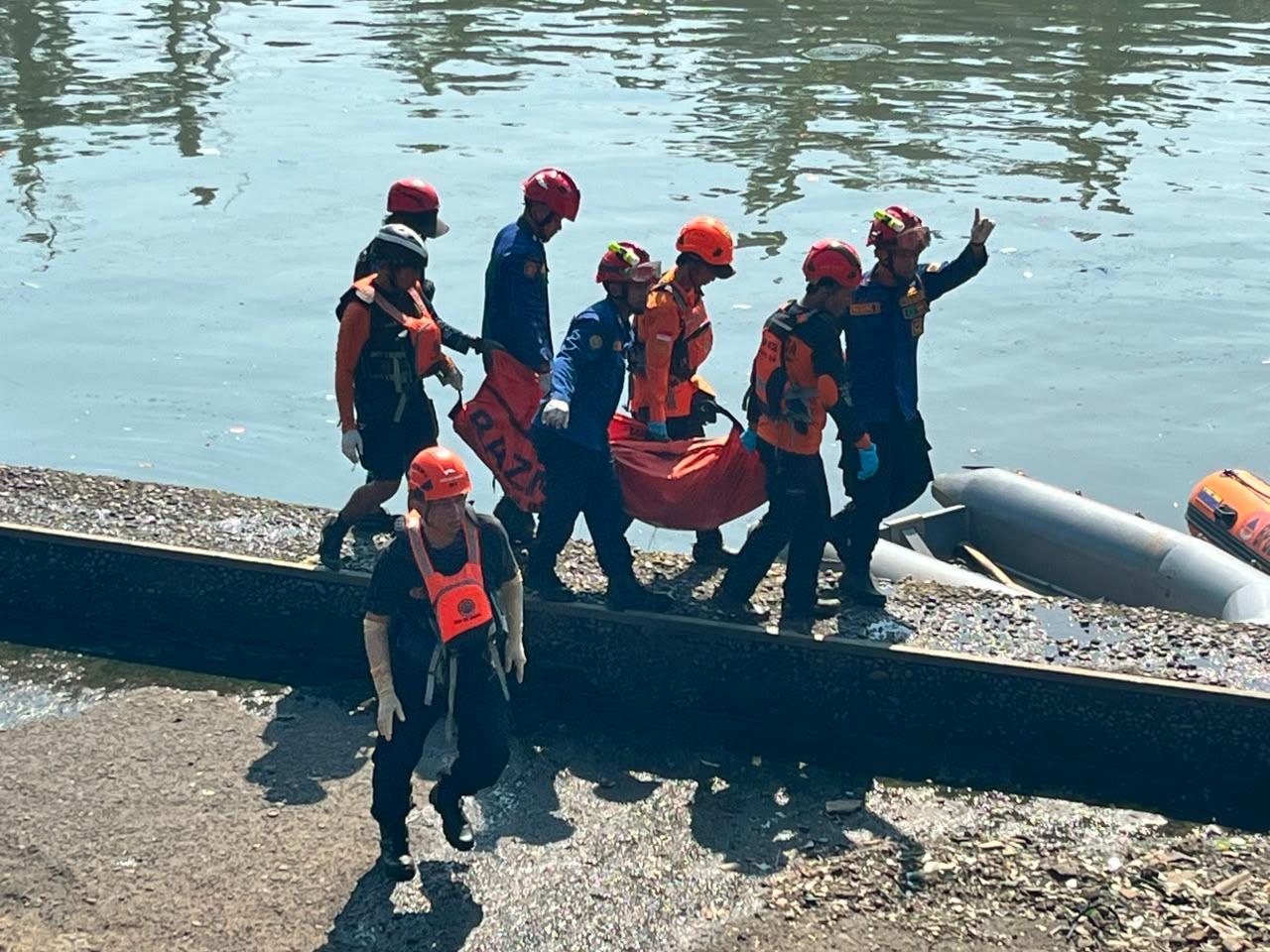 Tenggelam di Kali Banjir Kanal Barat, Ahmad Suwandi Ditemukan Meninggal Radius 2 KM dari TKP - Tribunjakarta.com