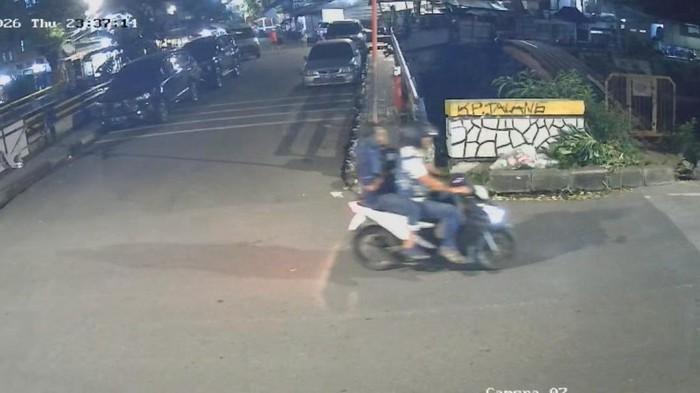 Helm Milik Penyiram Air Keras ke Aktivis KontraS Ditemukan, Polisi Cari Sidik Jari dan DNA Pelaku