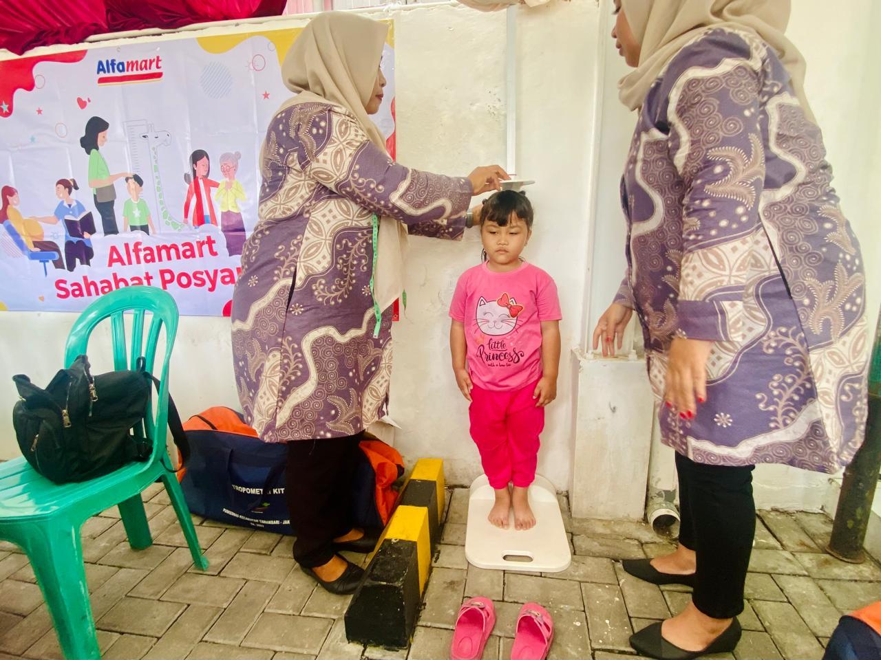 Alfamart-Gelar-Posyandu-Di-35-Titik-Peringati-Hari-Gizi-Nasional.jpg