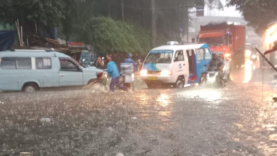 BANJIR-DI-LAPANGAN-TEMBAK.jpg