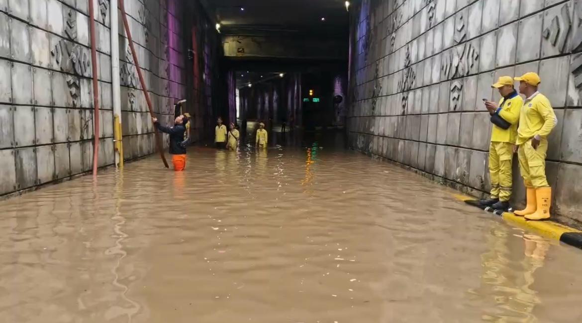 BANJIR-UNDERPASS-MATRAMAN.jpg