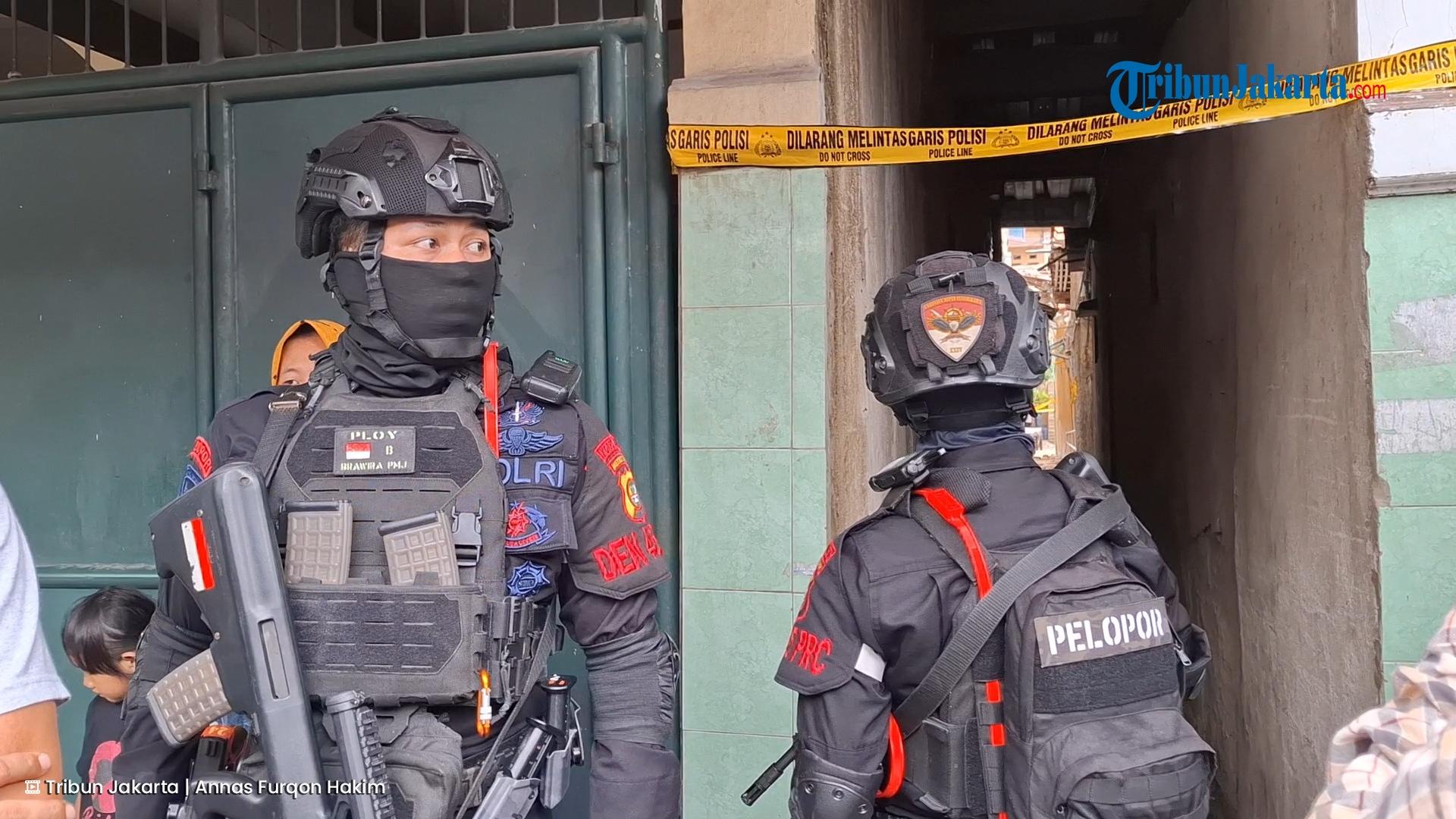 BRIMOB-JAGA-LOKASI-LEDAKAN.jpg
