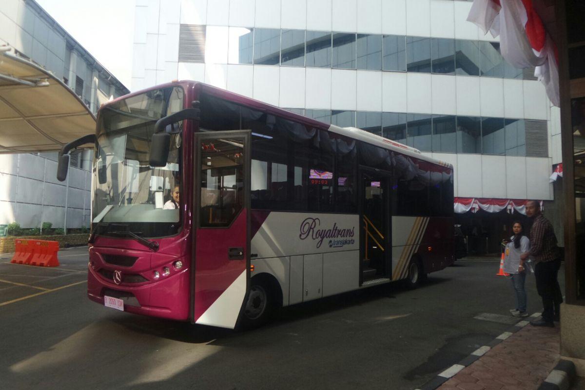 BUS-ROYALTRANS-Bus-Royaltrans-milik-PT-Transjakarta.jpg