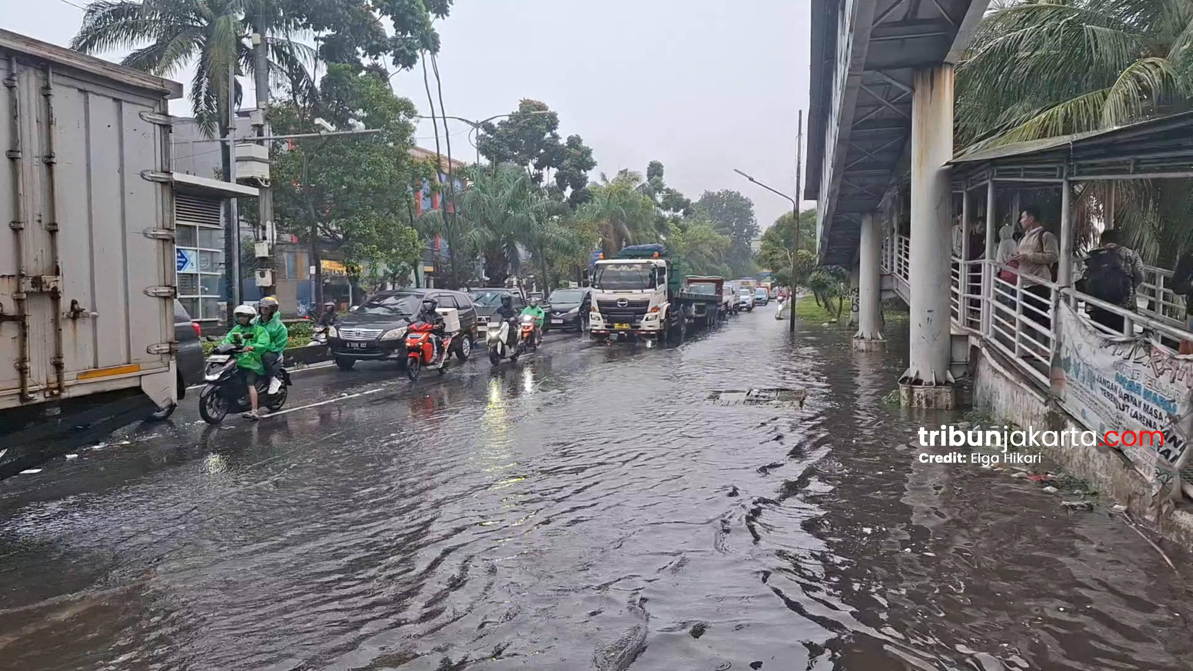 Banjir-Ruas-Jalan-Daan-Mogot-Jakarta-Barat-tepatnya-di-kawasan-Taman.jpg