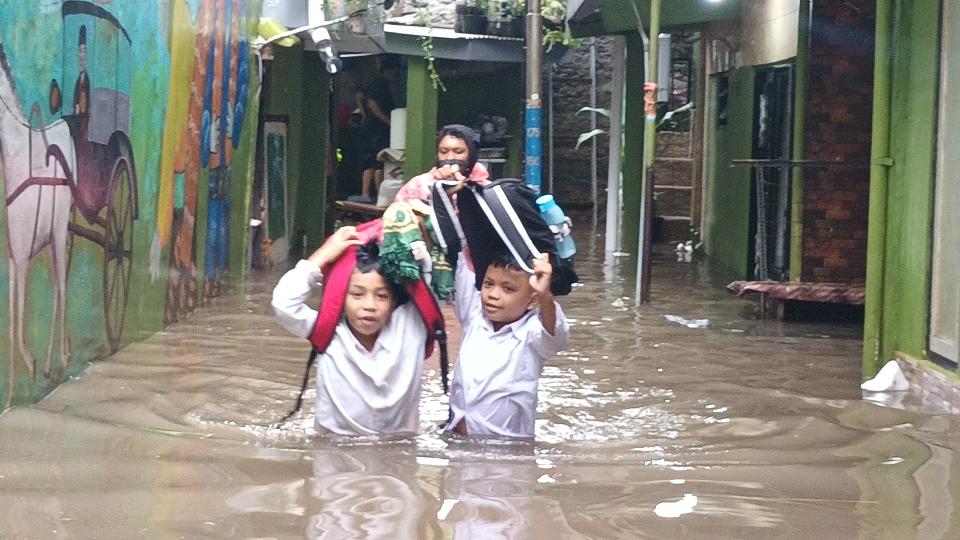 Banjir-yang-merendam-permukiman-warga-Kebon-Pala-Jatinegara-Jumat-2422023.jpg