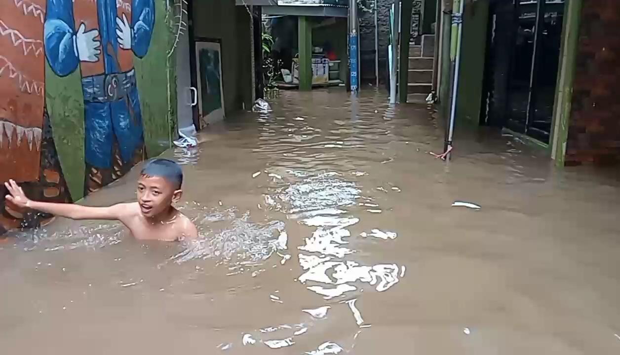 Banjir-yang-merendam-permukiman-warga-Kebon-Pala-Kampung-Melayu-Jatinegara.jpg