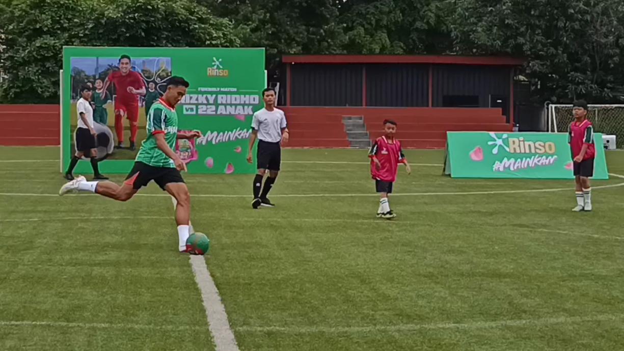 Bek-Timnas-Indonesia-Rizky-Ridho-mengampanyekan.jpg