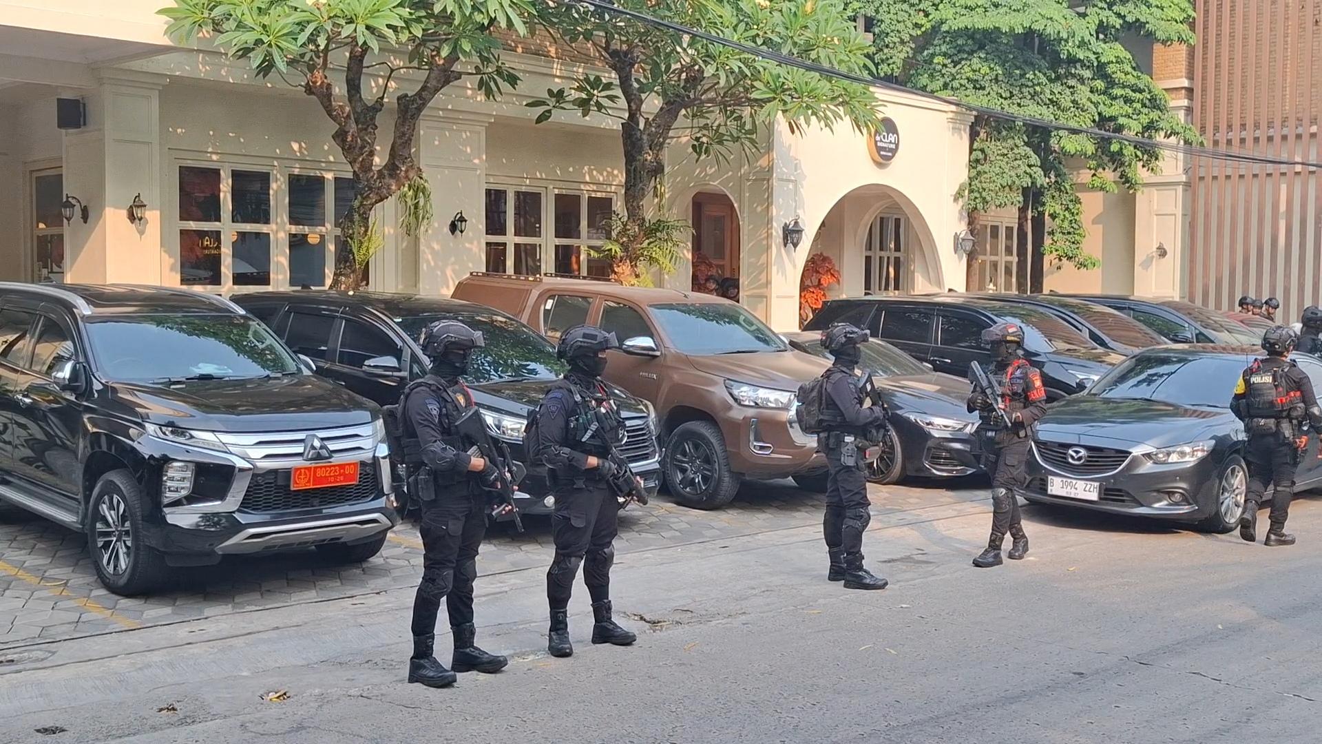 Ditemukan Brankas Isi Tumpukan Dollar, Lantai 2 Kafe d'Clan Jaksel Kini Disegel Polisi - Tribunjakarta.com