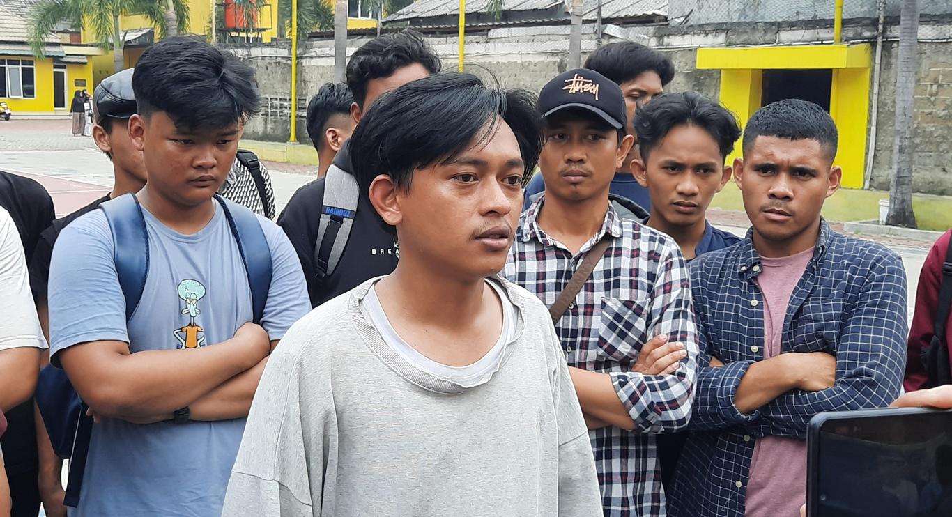 Budi-Herianto-mahasiswa-STIE-Tribuana-Bekasi-saat-dijumpai-di-kampusnya-Jalan-HM-Joyomartono.jpg