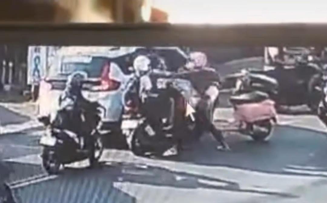 Dianiaya Pemotor Arogan di Ampera Jaksel, Karyawan Zaskia Mecca Alami Luka di tangan dan kaki