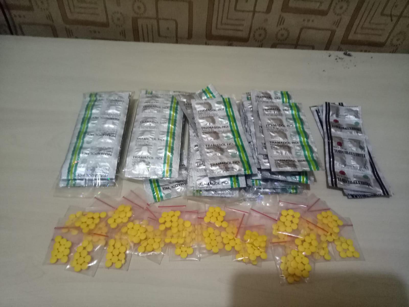 Foto-Barang-bukti-obat-terlarang-yang-berhasil-diamankan.jpg