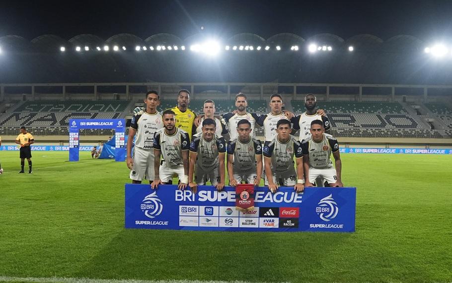 Foto-skuad-Persija-Jakarta-menggunakan-jersey-putih-di-Super-League.jpg