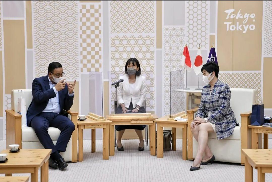 Gubernur-DKI-Jakarta-Anies-Baswedan-dan-Gubernur-Tokyo-Yuriko-Koike-di-Balai-Kota-Tokyo.jpg