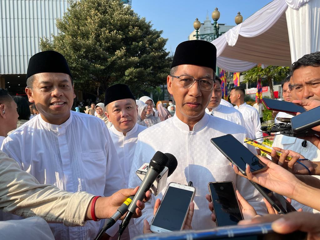 Gubernur-DKI-Jakarta-Heru-Budi-Hartono-Salat-Idulfitri-1444-Hijriah-2.jpg