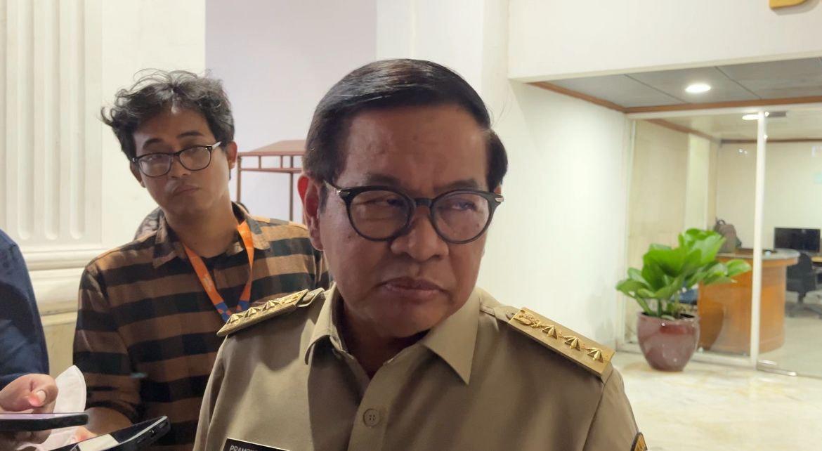Gubernur-DKI-Jakarta-Pramono-Anung-bungkam-upah.jpg