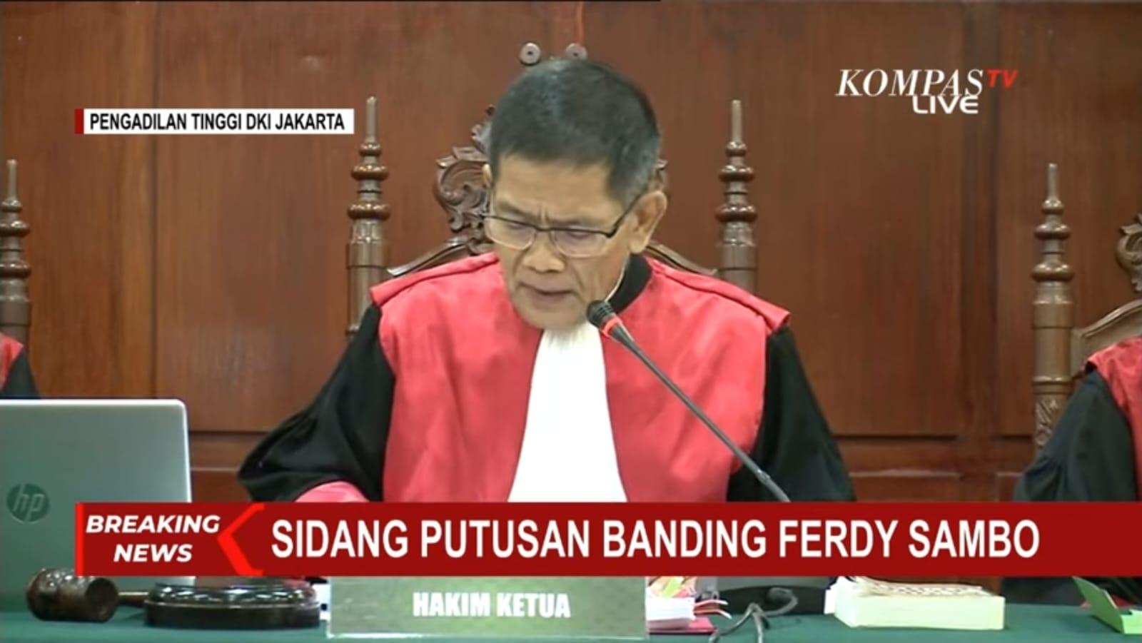 Hakim-Ketua-Singgih-Budi-Prakoso-membacakan-putusan-banding-Ferdy-Sambo.jpg