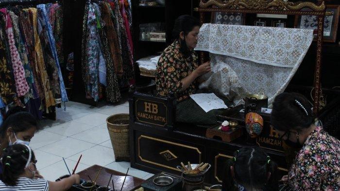 Hamzah-batik-merupakan-salah-satu-toko-batik-yang-laris-di-Jogja.jpg