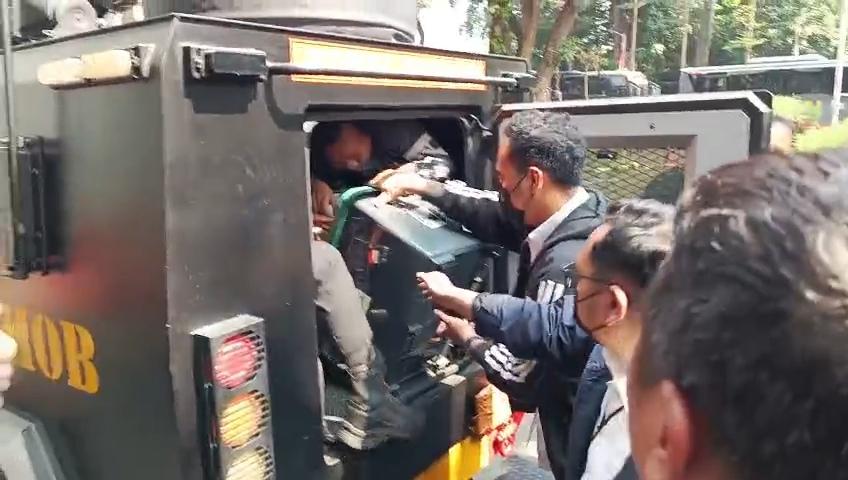 Diangkut Rantis, Barbuk 74 Kg Emas Hasil Geledah Rumah di Sentul Dibawa ke Polda Metro Jaya - Tribunjakarta.com