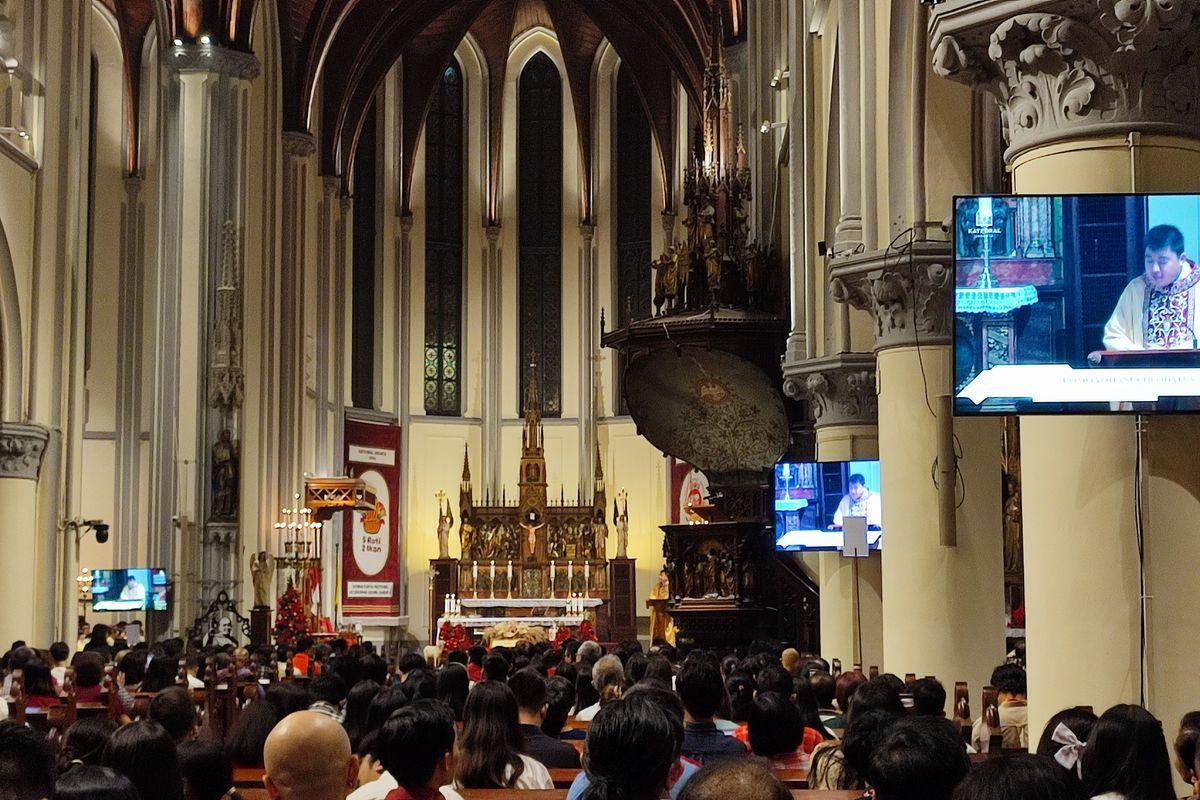 JADWAL-MISA-TRI-HARI-SUCI-2025-Malam-Natal-di-gereja-Katedral-Jakarta.jpg