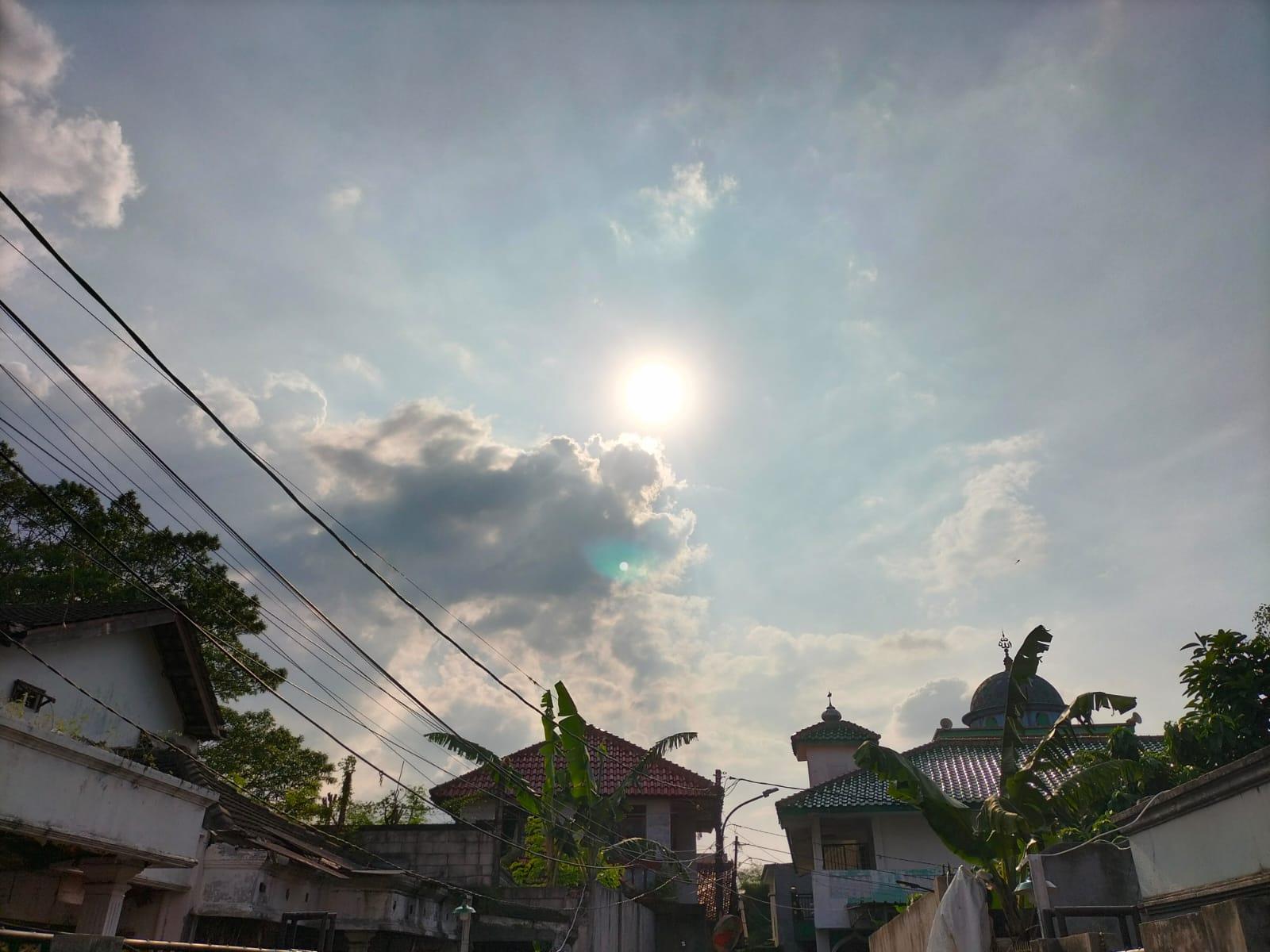 Gubernur Pramono Angkat Bicara Jakarta Panas Terik, Suhu Tembus 35 Derajat Celcius
