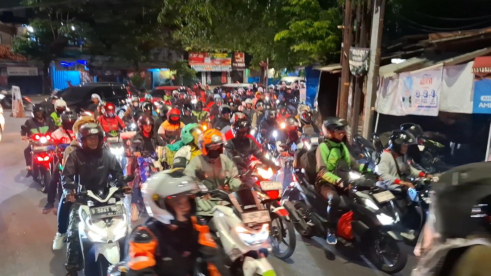 FOTO Puncak Arus Mudik 2026, Jalur Lintas Bekasi Menuju Pantura Padat