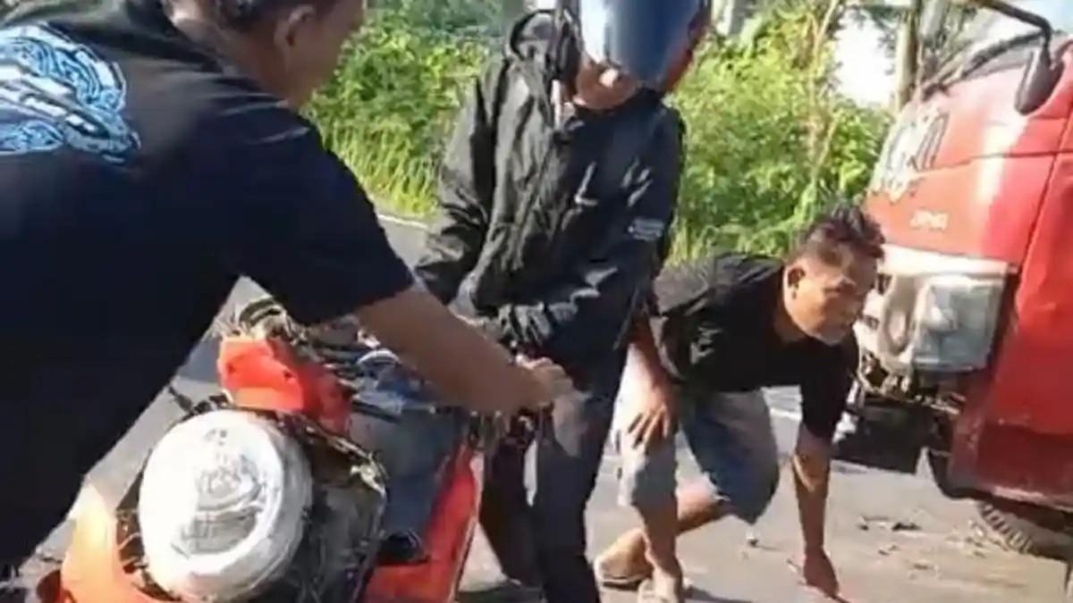 Kecelakaan Hari Ini di Serang Banten, Motor Tabrakan dengan Truk, Kendaraan Ringsek